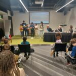 Voorlees(toneel)voorstelling door basisschoolkinderen: 